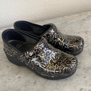 Dansko women’s Metallic Rose pattern clogs-36